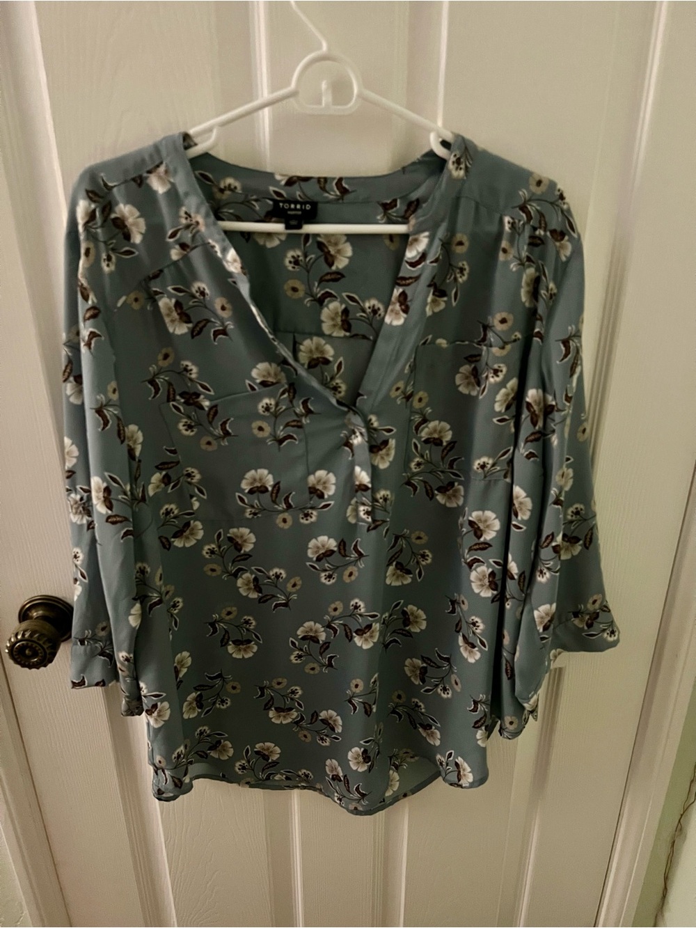 torrid Harper Breezy Green Floral V-neck Blouse, Size 18/20